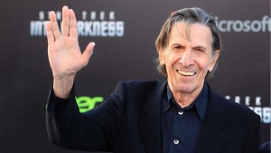 leonard-nimoy-gives-vulcan-salute-data