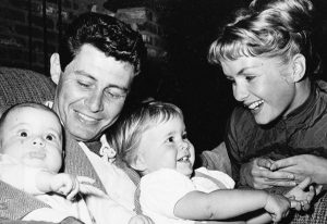 debbie-reynolds-carrie-fisher-min